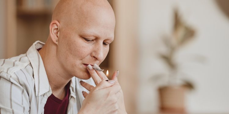 Smoking and dental health problems