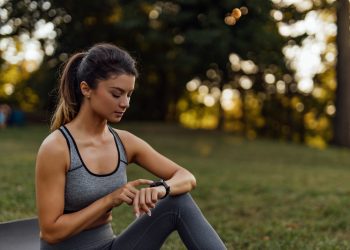 How to set real fitness goals and track progress