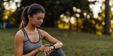 How to set real fitness goals and track progress