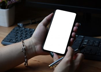 5 ways your mobile phone could be hurting you