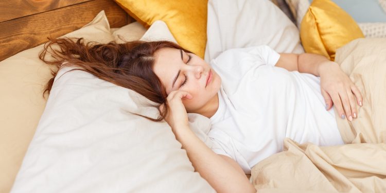 What is the Relationship between Hypnic Jerk and Dreams?