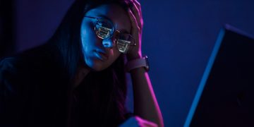 Blue Light and Eye Health: Protecting Yourself in the Digital Age