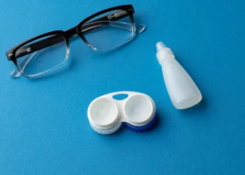 Featured-blog-To Wear or Not to Wear: The Pros and Cons of Contact Lenses