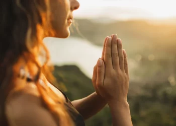 Energy-Healing-Explored-Benefits-Myths-and-Scientific-Perspectives