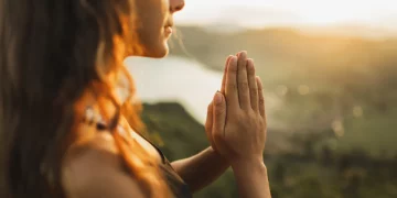 Energy-Healing-Explored-Benefits-Myths-and-Scientific-Perspectives