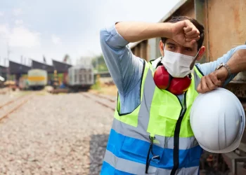How Climate Conditions Affect Occupational Safety in Outdoor Jobs